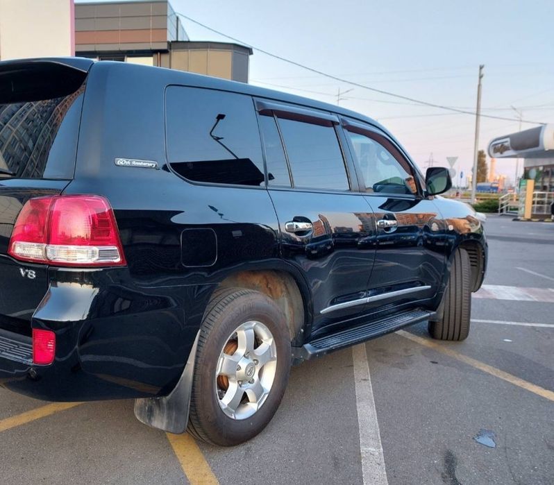 Toyota Land Cruiser 200 дизель 2011 офіційний без ДТП
