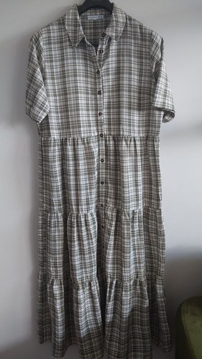 Długa sukienka w kratkę