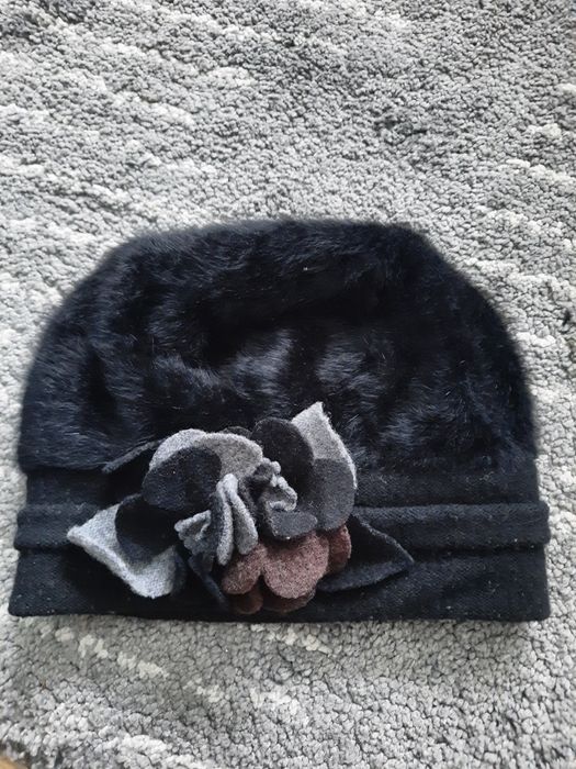 Czapka damska ..