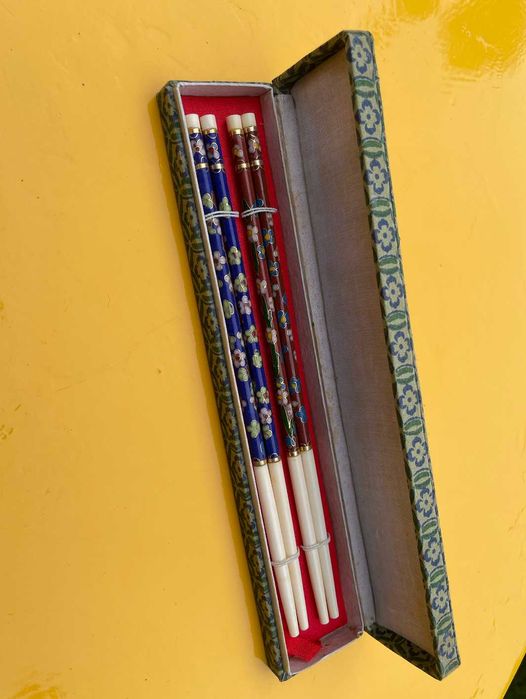 2 pares de pauzinhos cloisonné