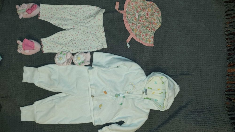 Paka ubrań dla dziewczynki od 0 do 12 miesięcy