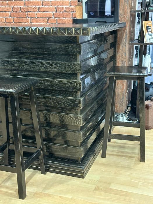 Bar/Receção         

•Medidas:
Largura 1,21
Comp