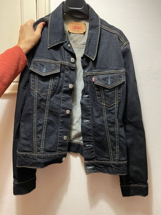 Vendo blusão levis novo