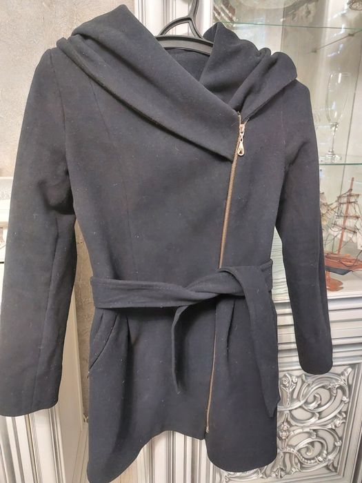 Продам пальто 42р.