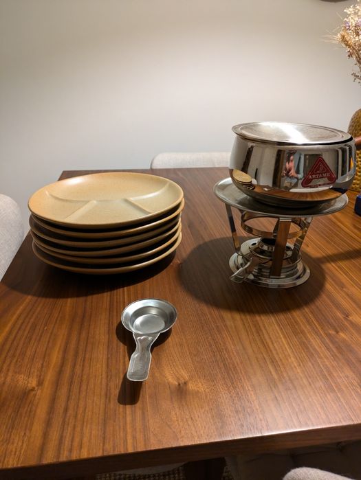 Fondue Set with 6 Dishes64584967710850124