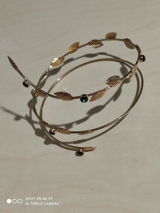 Спіральний браслет на плече (arm cuff).