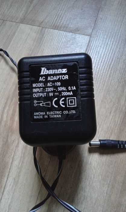 Блок питания для гитарных эффектов Ibanez AC-109 9V 200mA,Made in Taiwan.