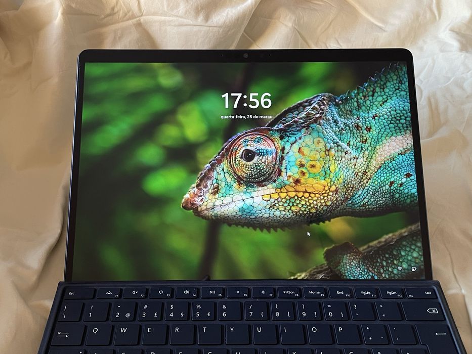 Microsoft Surface Pro 9 + teclado + caneta