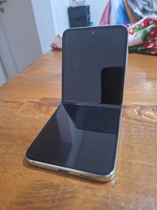 Samsung Z flip 5 256GB