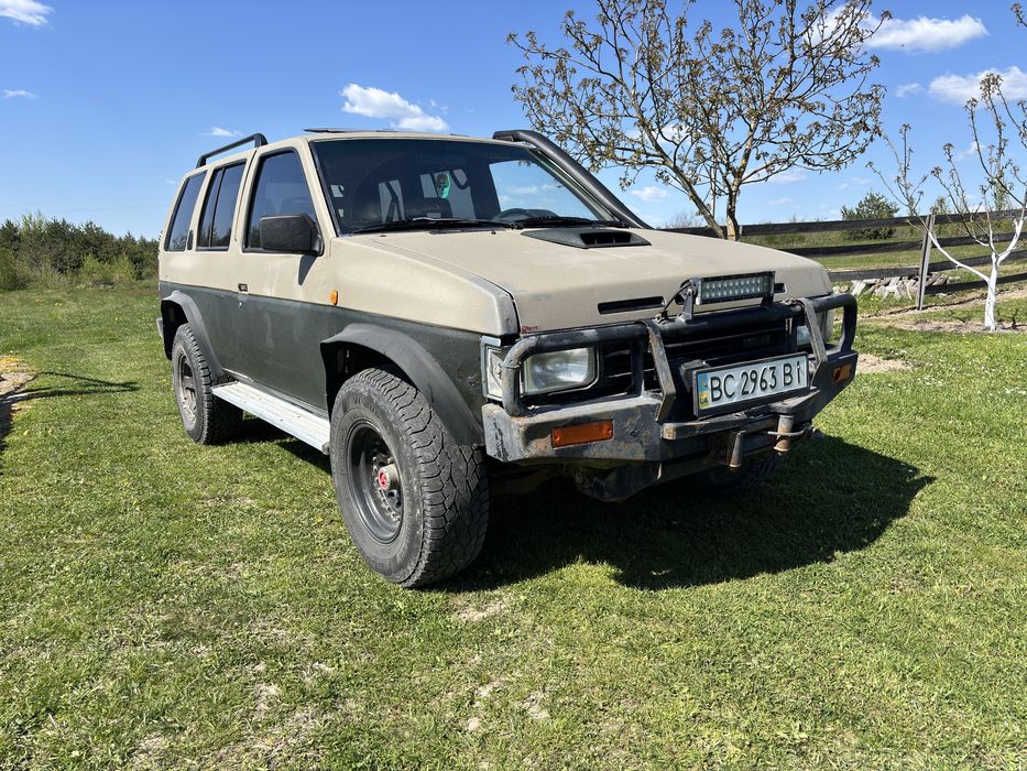 Nissan terano 1 2.7