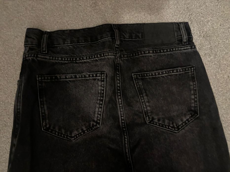 Reserved Czarne baggy jeans z dziurami rozm 28