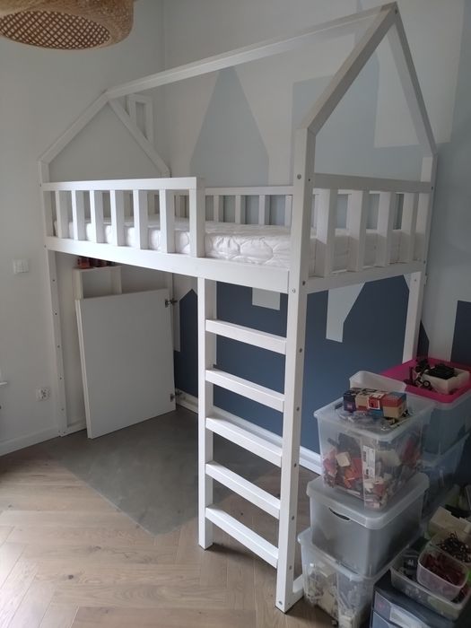 Łóżko na antresoli/ piętrowe