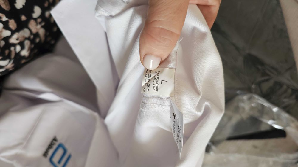 Bata branca com logotipo