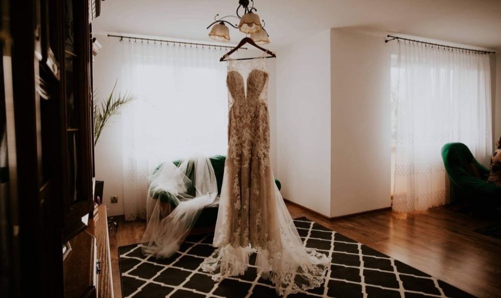 Suknia ślubna 36/38 Essense of Australia + długi welon