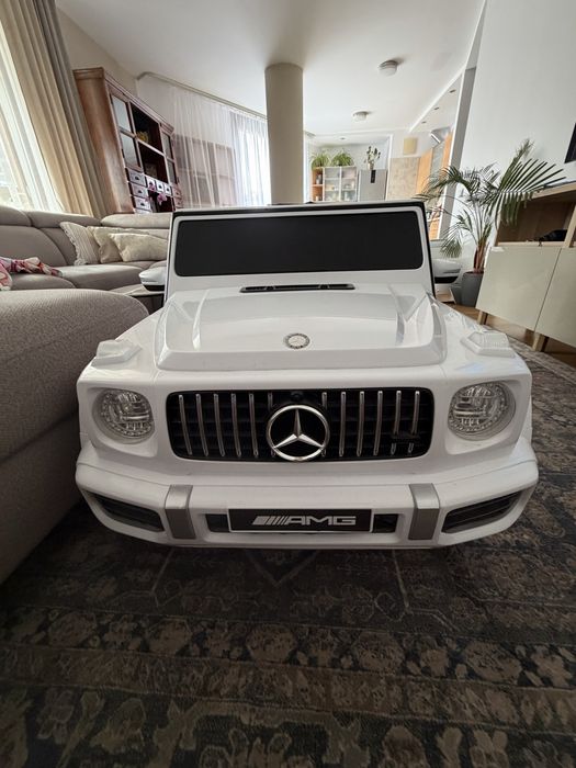 Sprzedam dziecięcy samochód elektryczny Mercedes G-Class AMG.