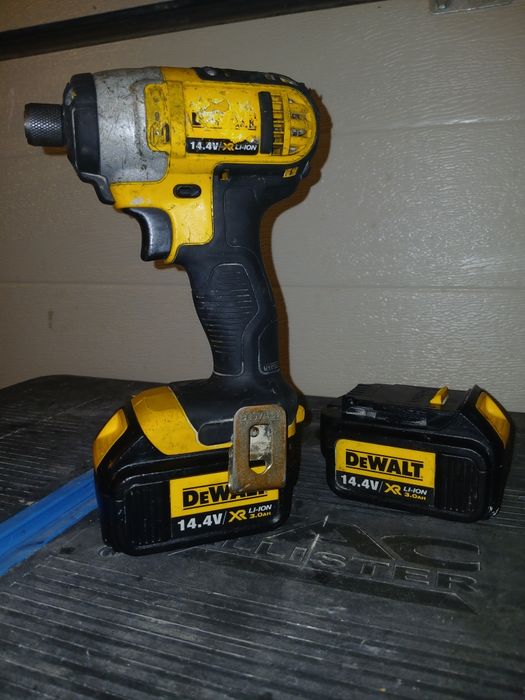 Zakrętarka Dewalt Dcf 835 + akumulatory
