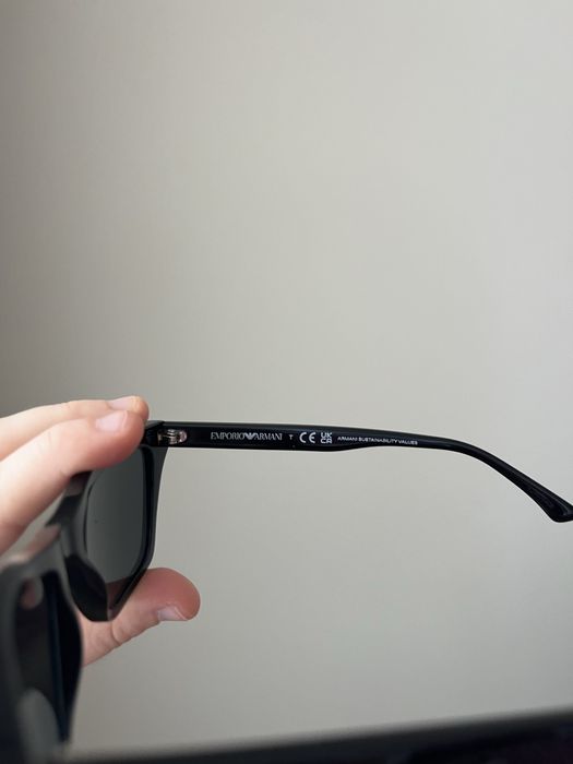 Óculo de sol emporio Armani massa preto cat eye