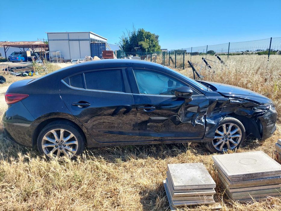 Mazda 3 1.5 Diesel – 2017 – 174.090 km (reais) – Motor impecável – Vendo sinistrado