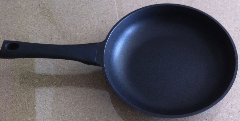 frigideira estado novo, cerca de 27 cm.