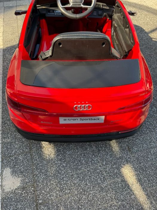 Samochodzik czerwony Audi