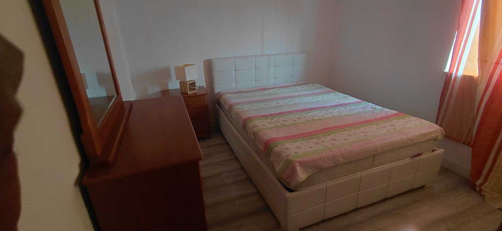 Pessoa responsável, organizada e com boa convivência.