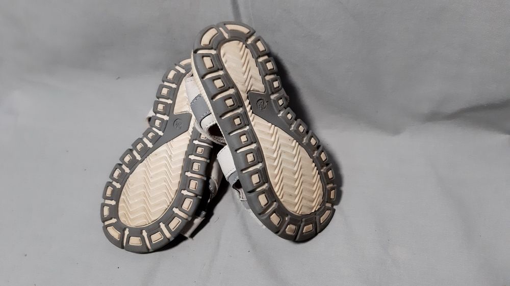 2 pares de sandalias criança