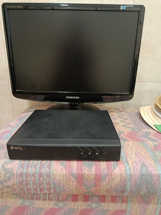 Kit videovigilância Safire com 4 câmaras, gravador e disco