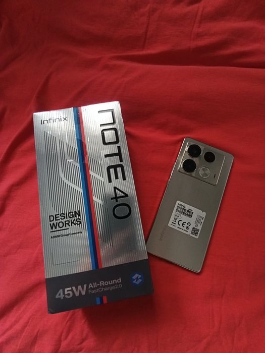 Smartfon Infinix Note 40 + ładowarka indukcyjna Racing Grey