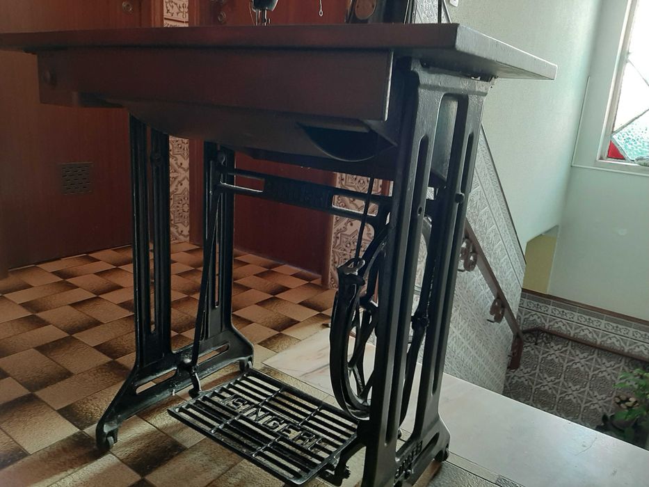 Maquina de Costura Antiga Singer