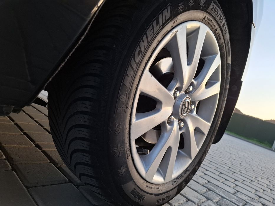 Мазда 3  MAZDA 3 автомат