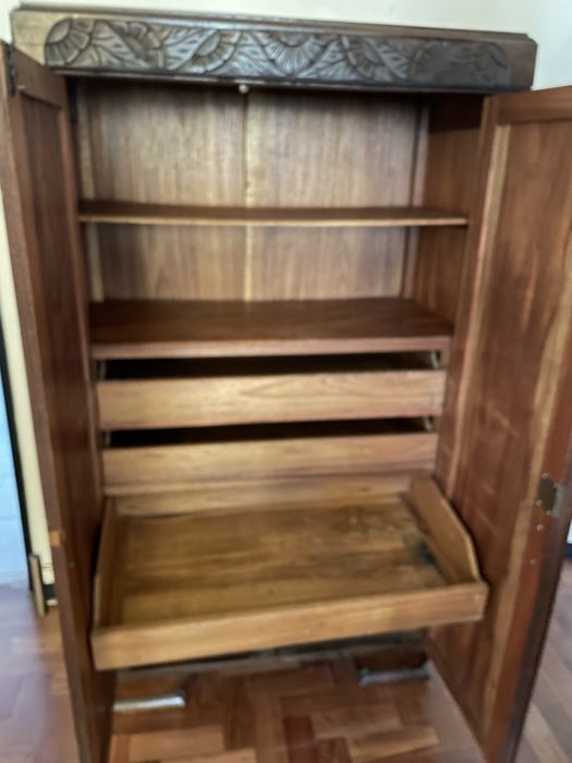 Móvel roupeiro de madeira pequeno antigo vintage