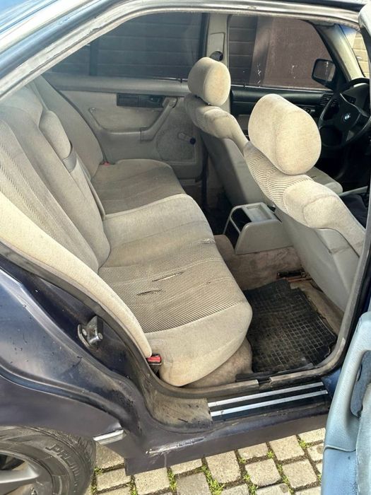 BMW e34 520l.