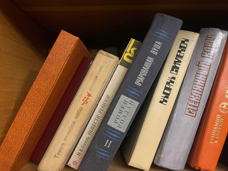 книги разные в отличном виде