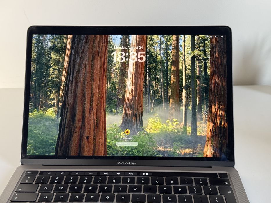 MacBook Pro 13” M1 (2020) — stan bardzo dobry, 8GB/256GB