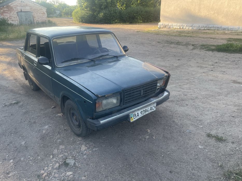 Жигули 2107 ВАЗ)