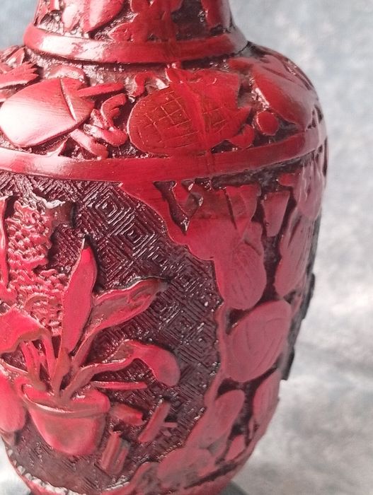 Старинная ваза ,резьба по лаку Киноварь