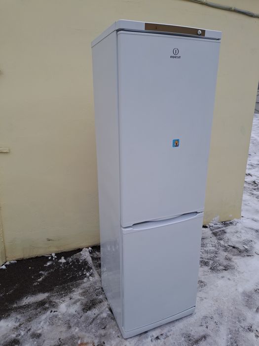 Холодильник indesit 195см