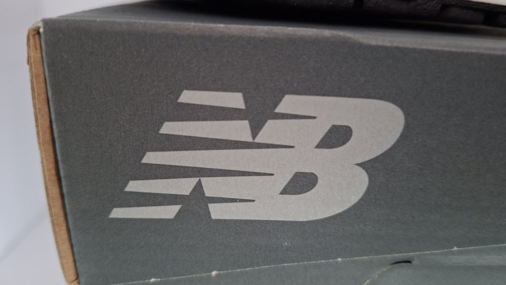 Sneakersy New Balance czarne w rozmiarze 41.5