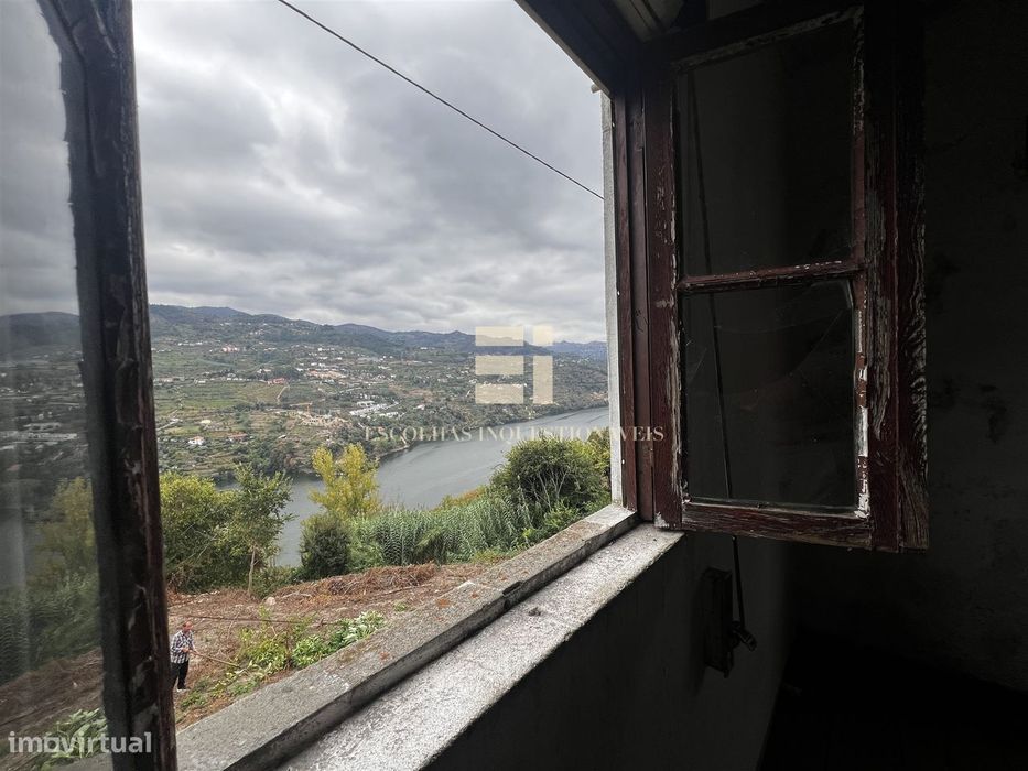 Moradia para restaurar com vista Rio Douro