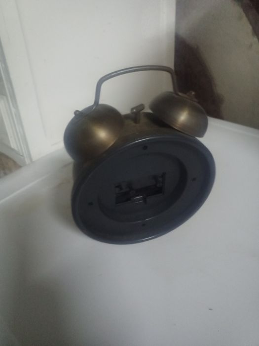 Relógio a imitar o antigo