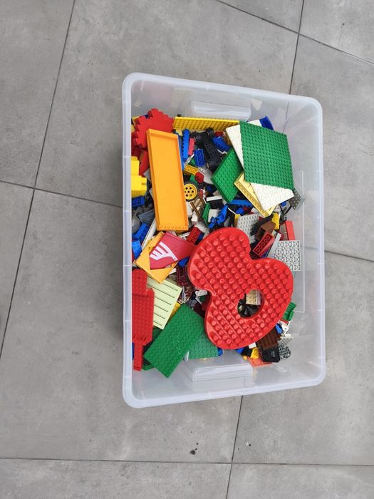 Caixa de legos para criança