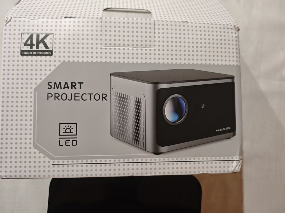 Projektor HY350 580ANSI z systemem Android 11