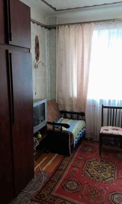 Продам затишну кімнату в гуртожитку, район ТРЦ Київ з меблями.