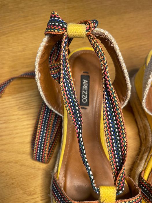 Sandálias Anabela Espadrille AREZZO (Amarelas) – Tam. 38 EUR (36 BR) – Como Novas!