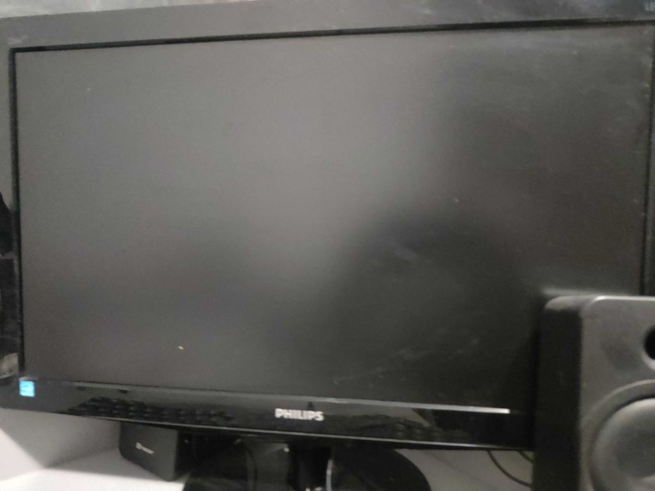 Komputer stacjonarny z monitorem lub bez