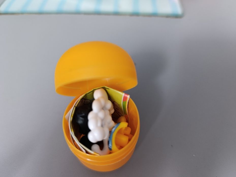 Figurka pszczoła Kinder nowa