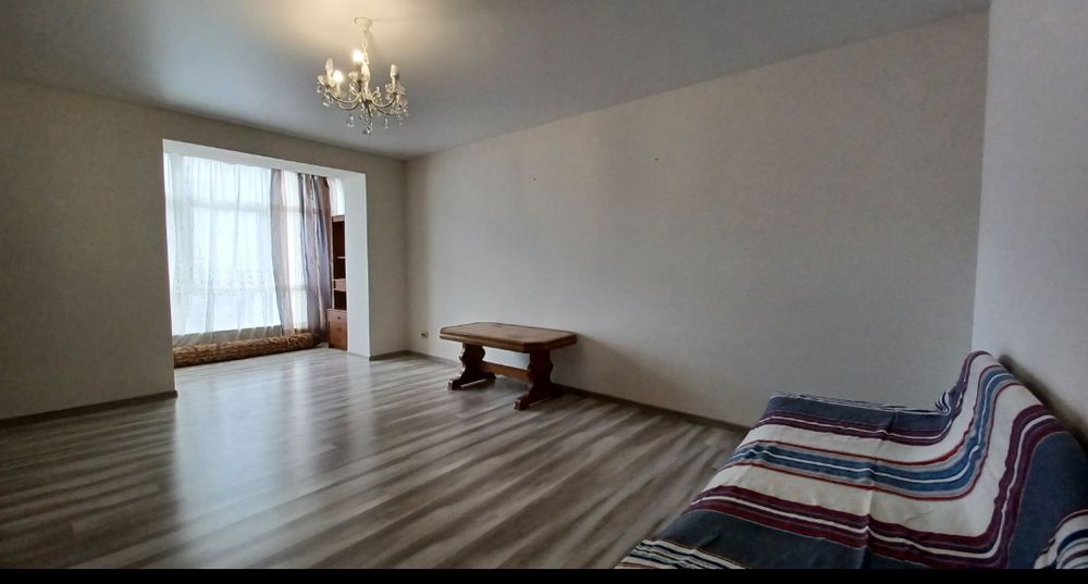 Здається 2х км в центральній частині!!!