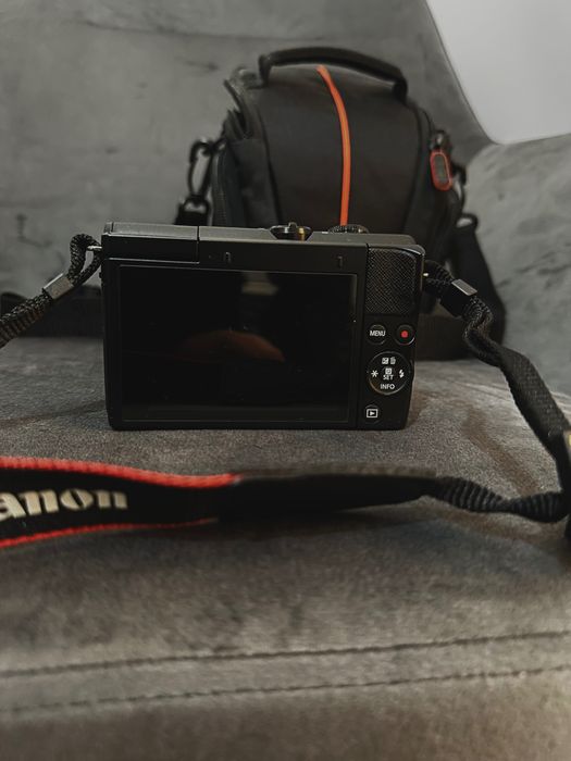 Câmara fotográfica Canon EOS M200