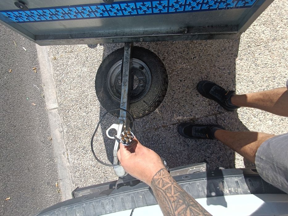 Atrelado com suporte