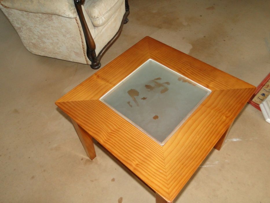 Mesa de centro em madeira maciça - óptimo estado